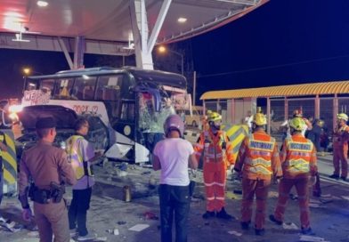 Many tourists injured as bus slams into SUV at toll booth near Pattaya